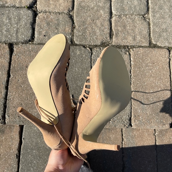 Shoemint cream/tan heels - Picture 5 of 9